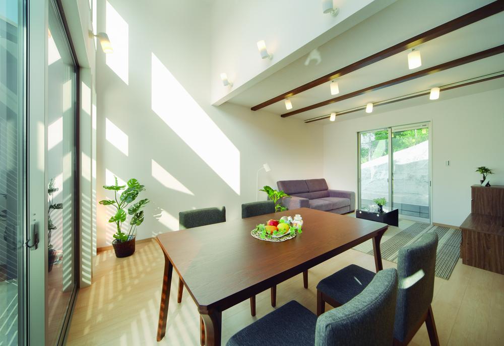 Non-living room. Abundant light by inserting 17.66 Pledge of spacious LDK