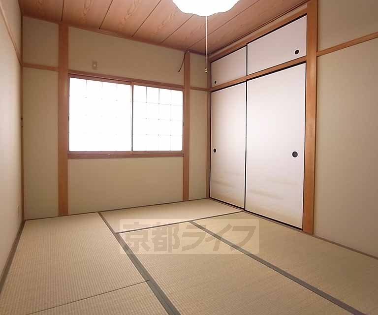 Living and room. It is the second floor of 6 quires of Japanese-style room.