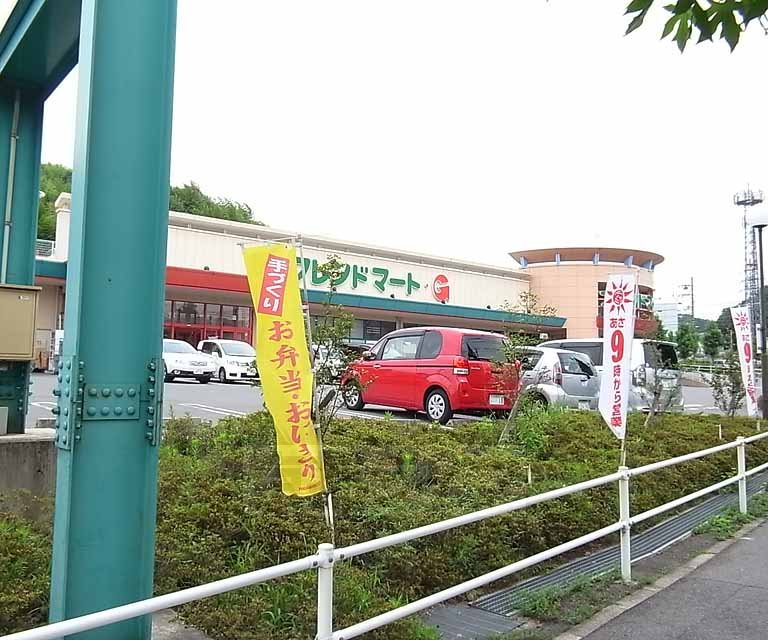 Supermarket. Friends Mart ・ G Uji City Hall 724m to the store (Super)