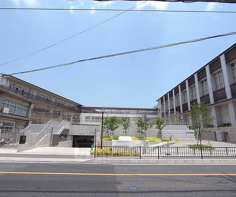 Junior high school. Obaku 699m until junior high school (junior high school)