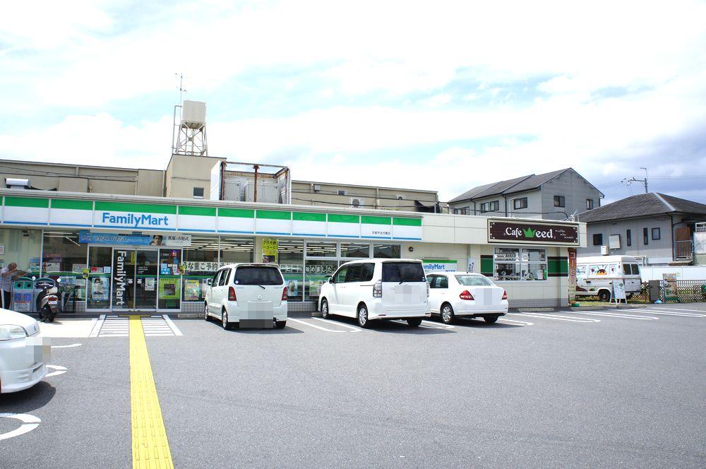 Convenience store. 392m to FamilyMart Kyoto Uji 弐番 shop