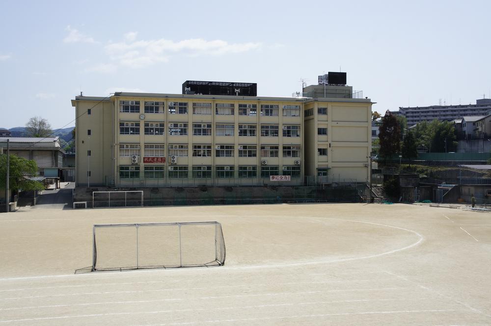 Junior high school. Uji Municipal Uji until junior high school 974m