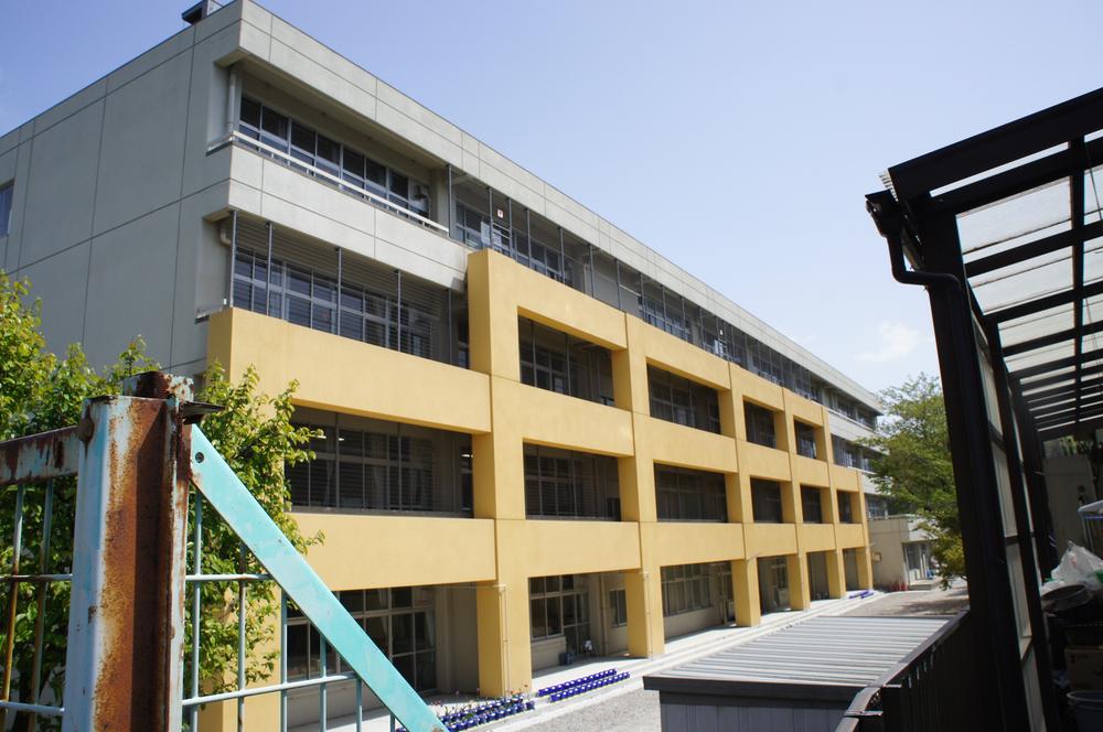 Primary school. Uji Tatsuusagi road 454m to the second elementary school