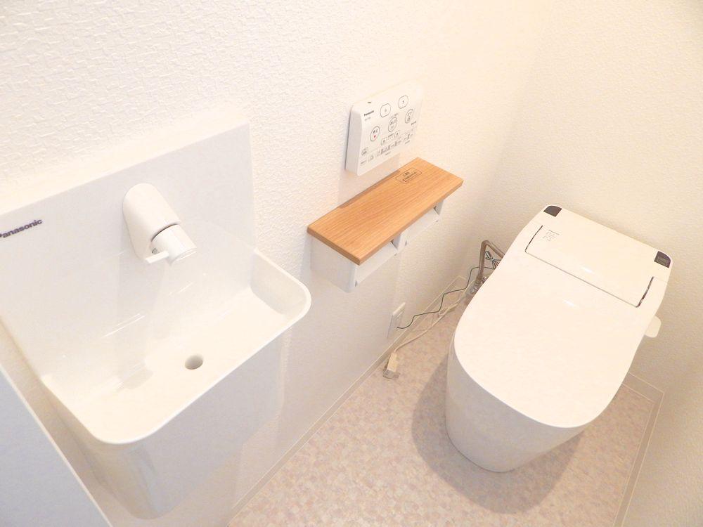 Toilet. Same specifications