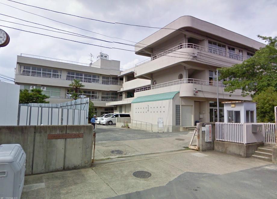 Primary school. 550m to Mikura Mountain Elementary School  
