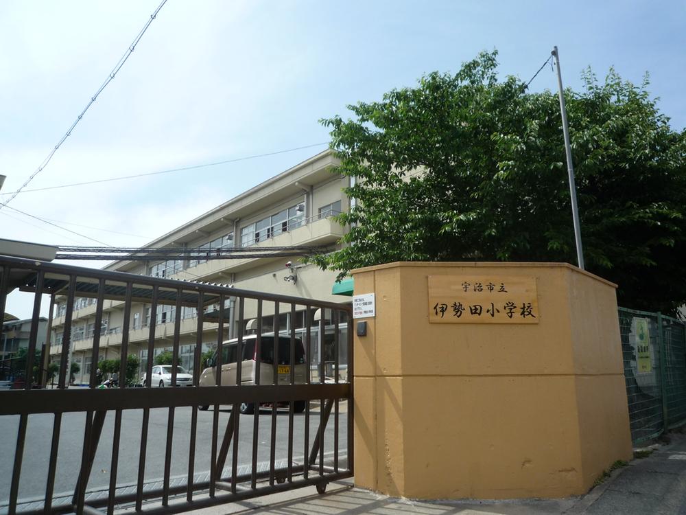 Primary school. Iseda until elementary school 320m