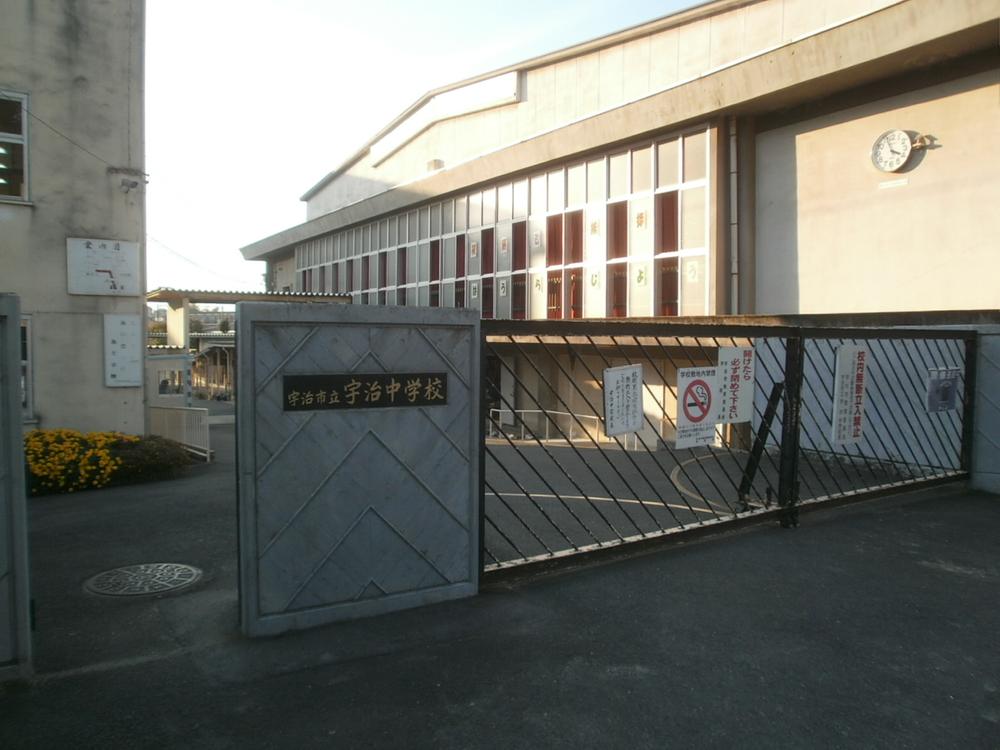 Junior high school. Uji Municipal Uji until junior high school 887m