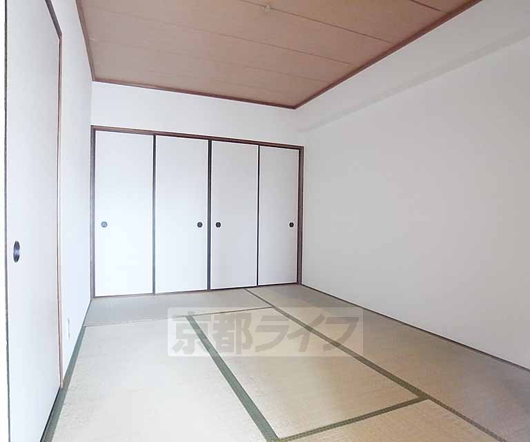 Living and room. 6 is a Pledge of Japanese-style room.