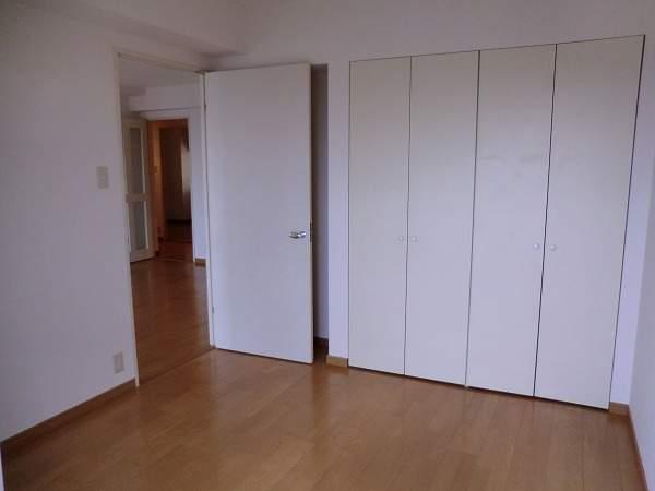 Non-living room. West Western-style about 5.1 Pledge