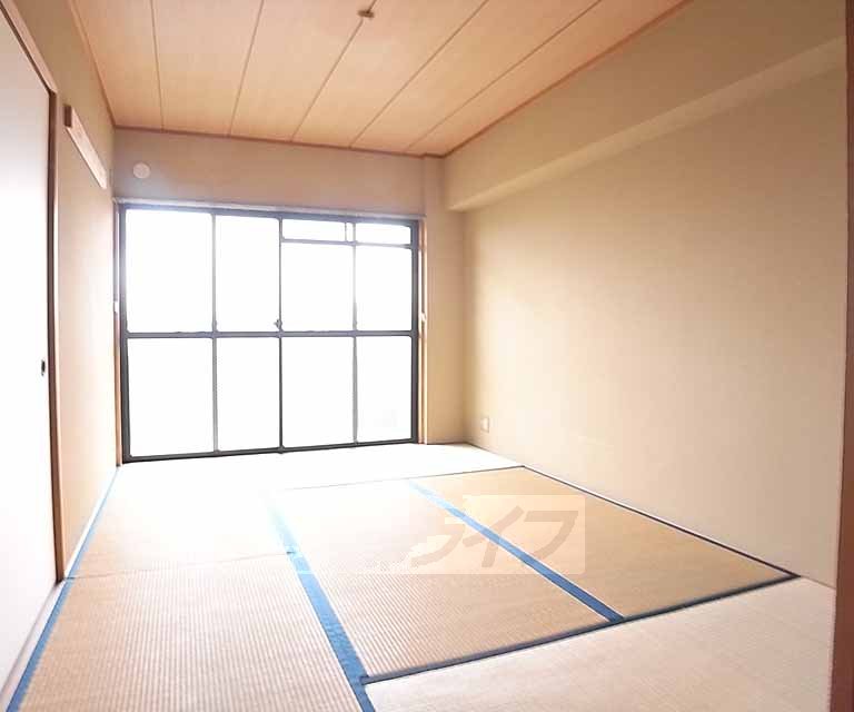 Living and room. 6 is a Pledge of Japanese-style room.