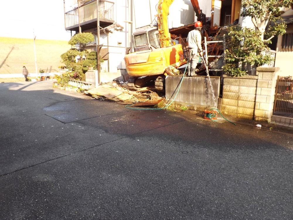 Local photos, including front road. Building before local photo