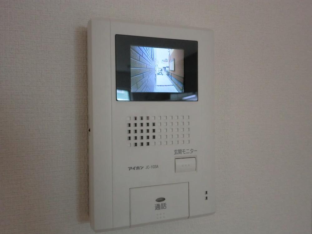Security equipment. Adopt a color monitor intercom. Monitor featured that can check the state of the front door from the room when it becomes a little concerned about the outer. Children in the answering machine is also safe. 
