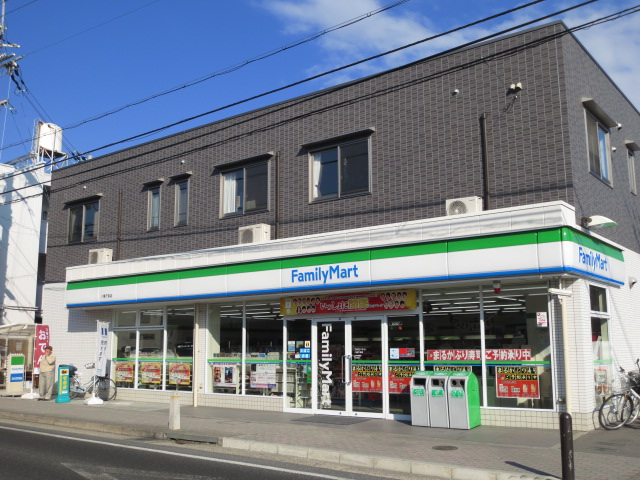 Convenience store. FamilyMart Yawatasenzoku store up (convenience store) 218m