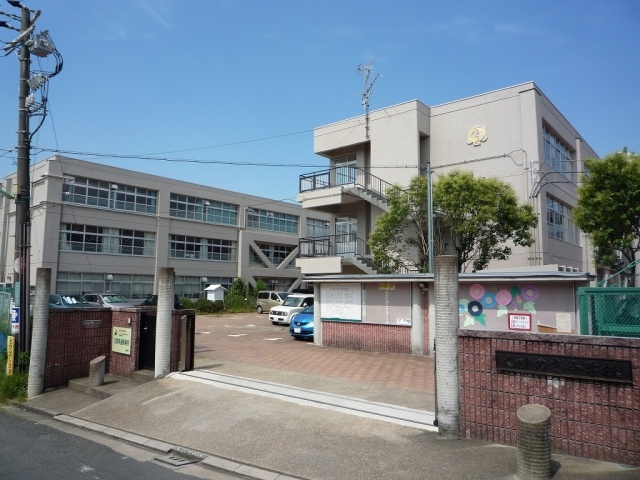 Primary school. Kusunoki to elementary school (elementary school) 414m