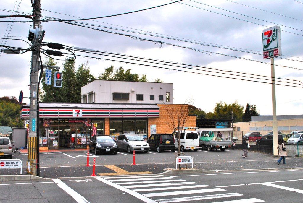 Convenience store. Seven-Eleven Kyoto Otokoyama store up (convenience store) 737m