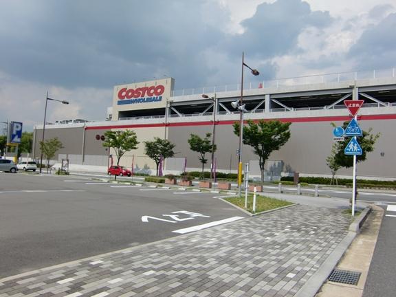 Shopping centre. 350m to Costco (shopping center)