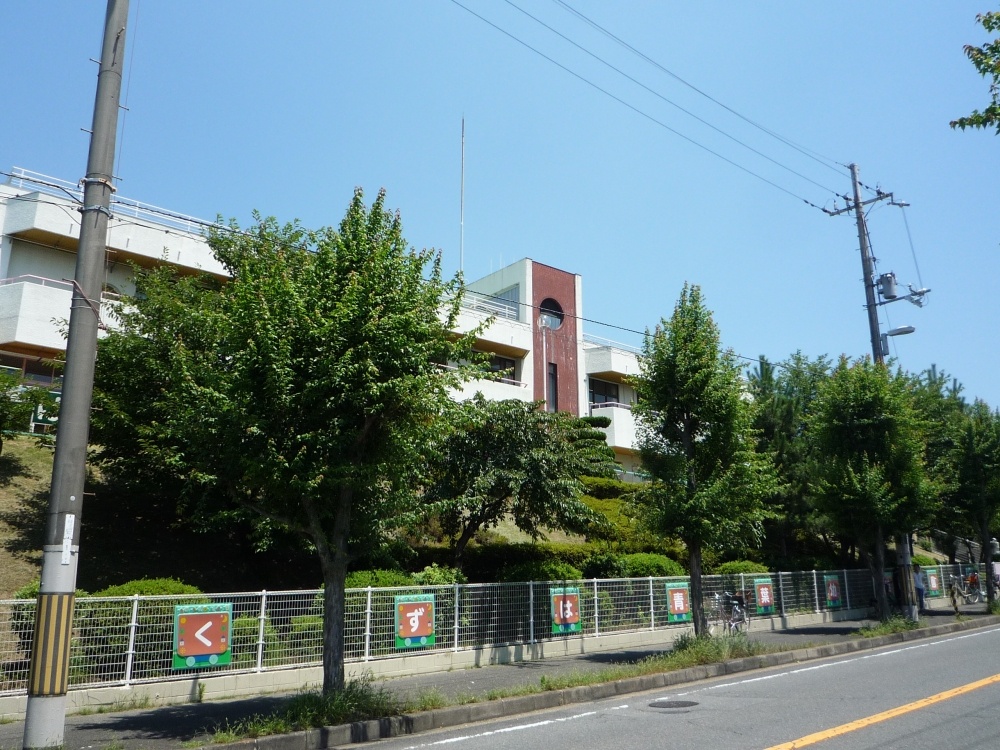 kindergarten ・ Nursery. Kuzuha Aoba kindergarten (kindergarten ・ 631m to the nursery)