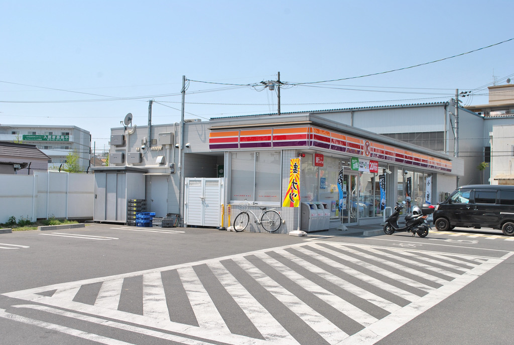 Convenience store. 393m to Circle K Yawatatsukiyoda store (convenience store)