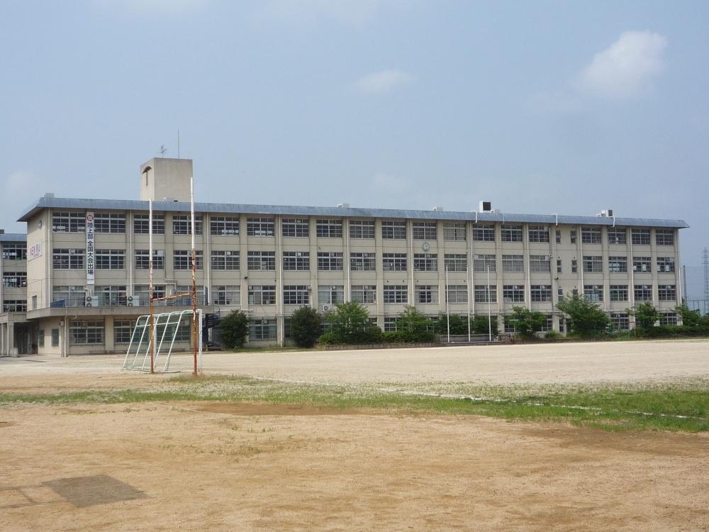 Junior high school. 830m to Yawata Municipal Otokoyama junior high school (junior high school)