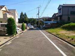 Local photos, including front road. Good location of one minute Sakura elementary school. School children also safe. 