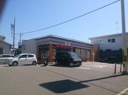 Convenience store. Seven-Eleven 492m to Yawata Otokoyamashigetsu shop