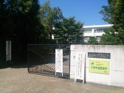 Junior high school. Yawata Municipal Otokoyama 566m to the third junior high school
