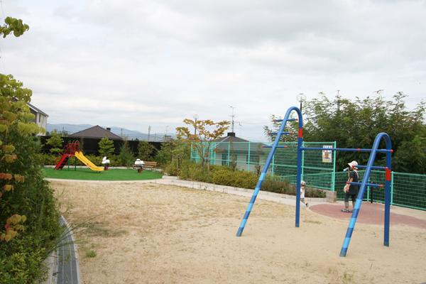 park. Within the subdivision, It has established an open co-news sanity Park of more than about 550 sq m. Also shelter in an emergency. 