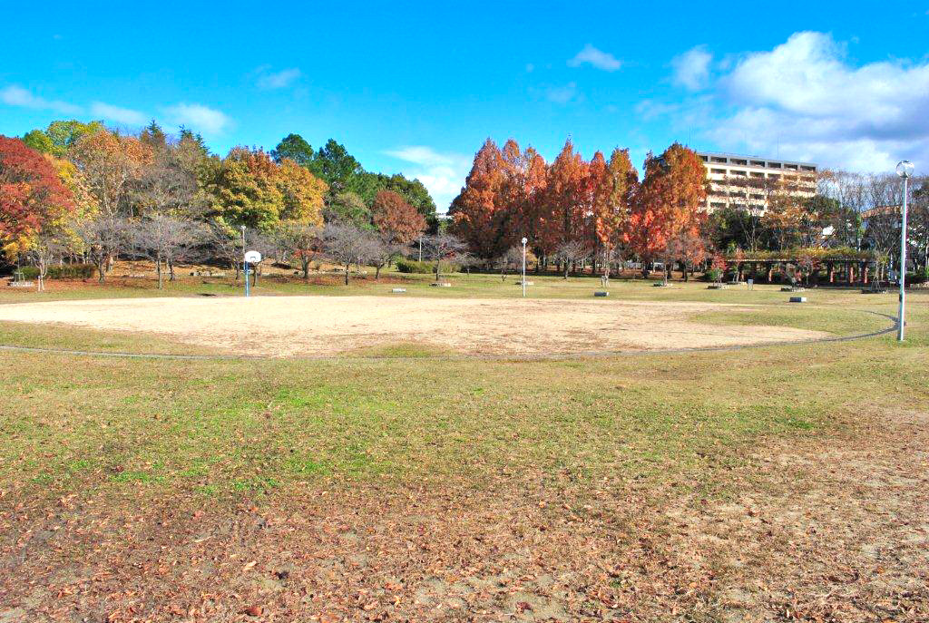 park. Kuzuha East Park until the (park) 476m