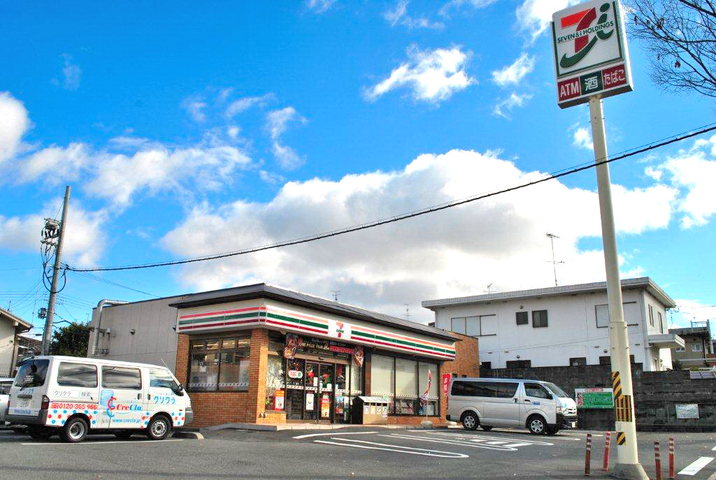 Convenience store. Seven-Eleven Yawata Otokoyamashigetsu store up (convenience store) 942m