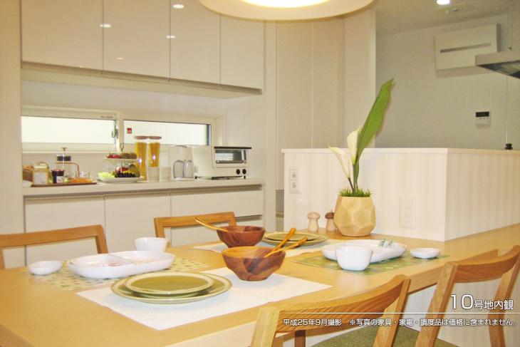 Non-living room.  [No. 10 place] [Introspection Photo] 2013 September shooting  ※ Photos furniture ・ Such as furniture are not included in the price. 