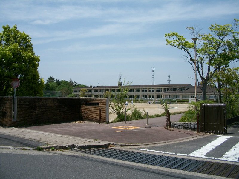 Junior high school. Iga Municipal Aoyama junior high school (junior high school) to 1250m
