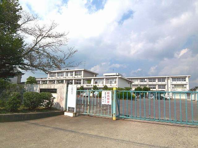 Junior high school. City Midorigaoka until junior high school (junior high school) 1100m