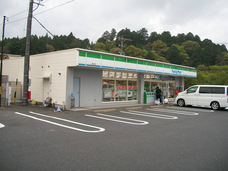Convenience store. FamilyMart Aoyama up (convenience store) 172m