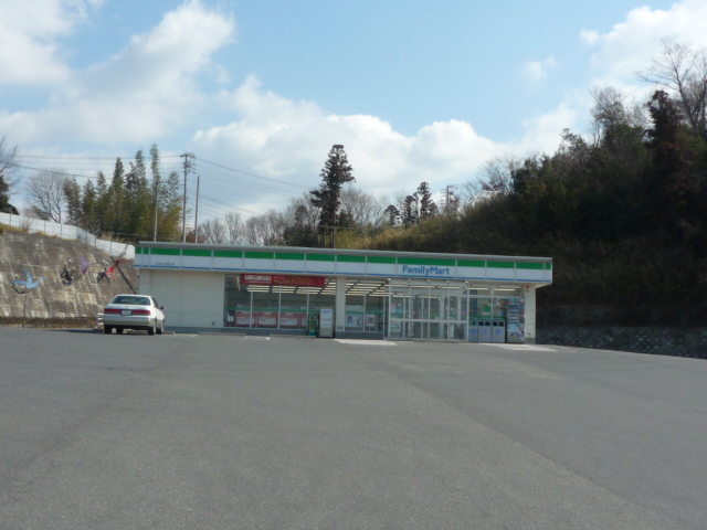 Convenience store. FamilyMart Yumegaoka Nishiguchi store up (convenience store) 2889m