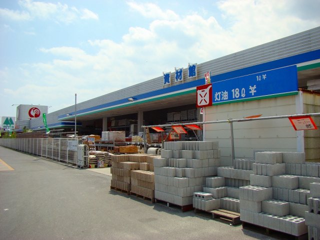 Home center. Komeri Co., Ltd. home improvement Ueno store up (home improvement) 700m