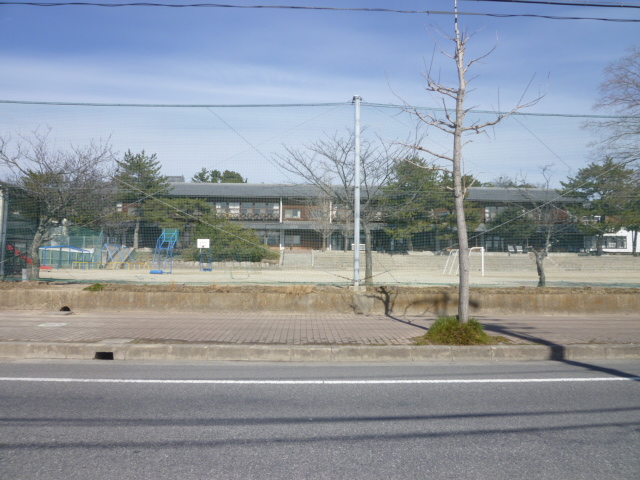 Primary school. Iga to Municipal Nishi Elementary School Ueno (elementary school) 1144m