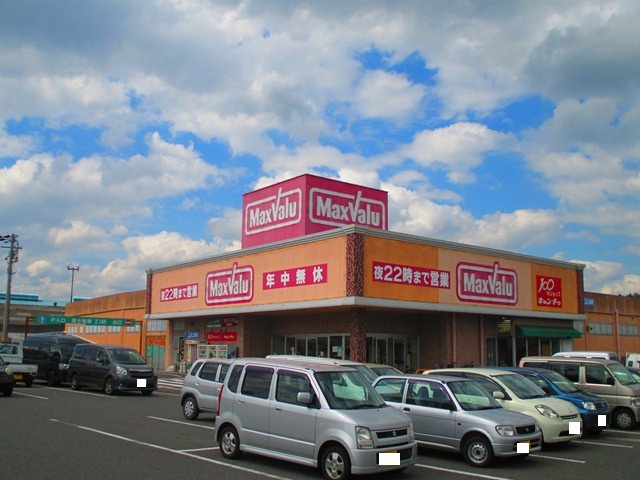 Supermarket. Maxvalu Sanagu store up to (super) 970m