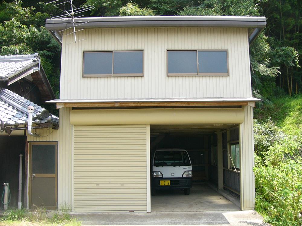 Local appearance photo. Outbuilding (2) Garage and warehouse