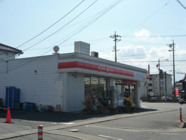 Convenience store. 840m until Lawson Ueno Hachiman-cho store (convenience store)