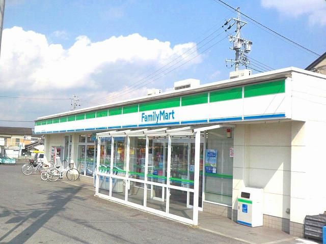 Convenience store. 840m to Family Mart (convenience store)