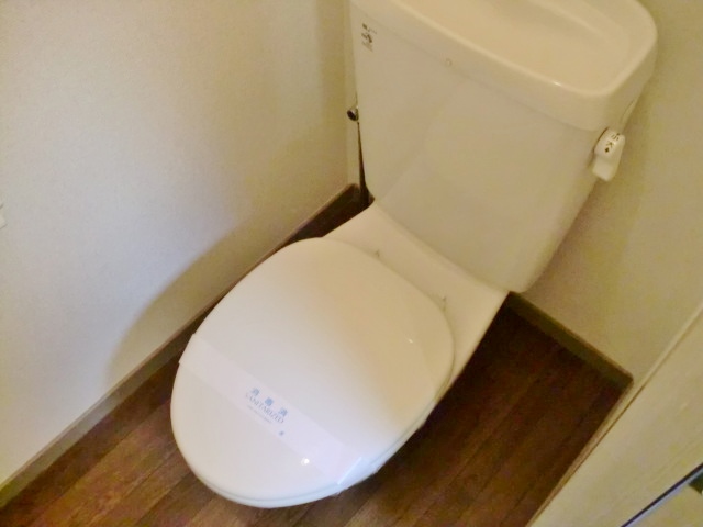 Toilet.  ☆ Brokerage commissions zero ☆