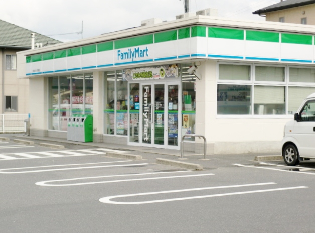 Convenience store. FamilyMart dream Police Iga store up (convenience store) 909m