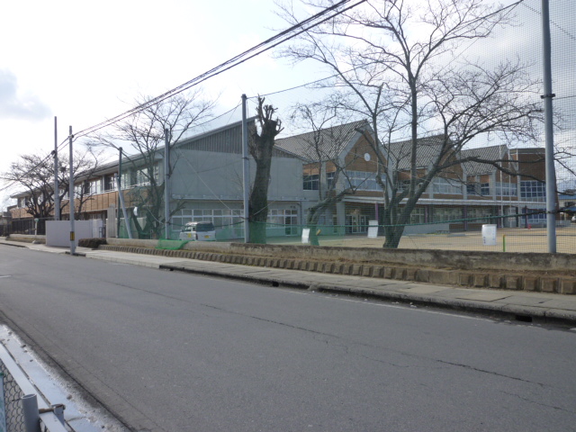 Primary school. Iga City Uenohigashi to elementary school (elementary school) 595m