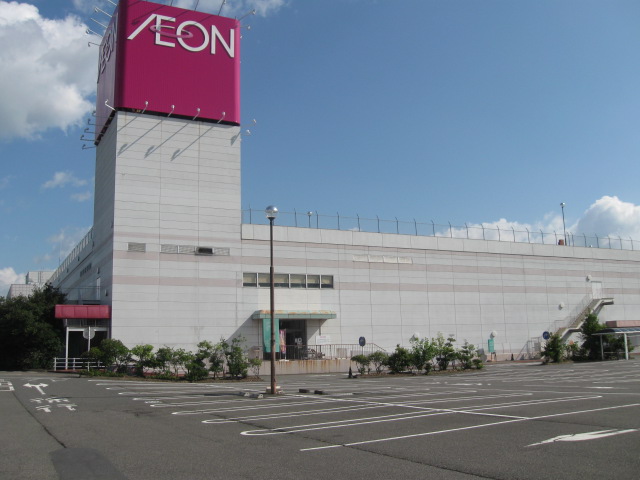 Shopping centre. 2340m until the ion Daan store (shopping center)