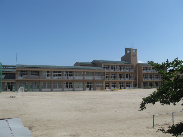 Primary school. Inabe Municipal Sanli 1210m up to elementary school (elementary school)