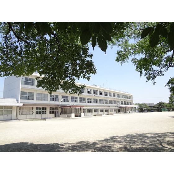 Primary school. Municipal Kasama to elementary school (elementary school) 1250m