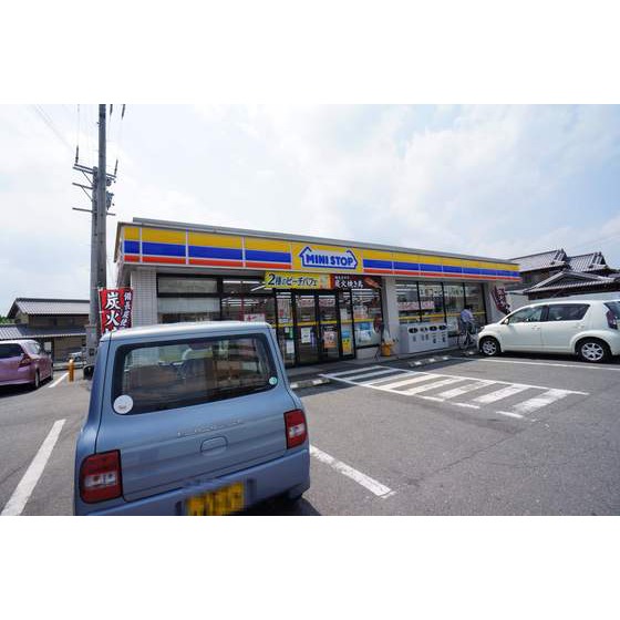 Convenience store. MINISTOP up (convenience store) 2520m