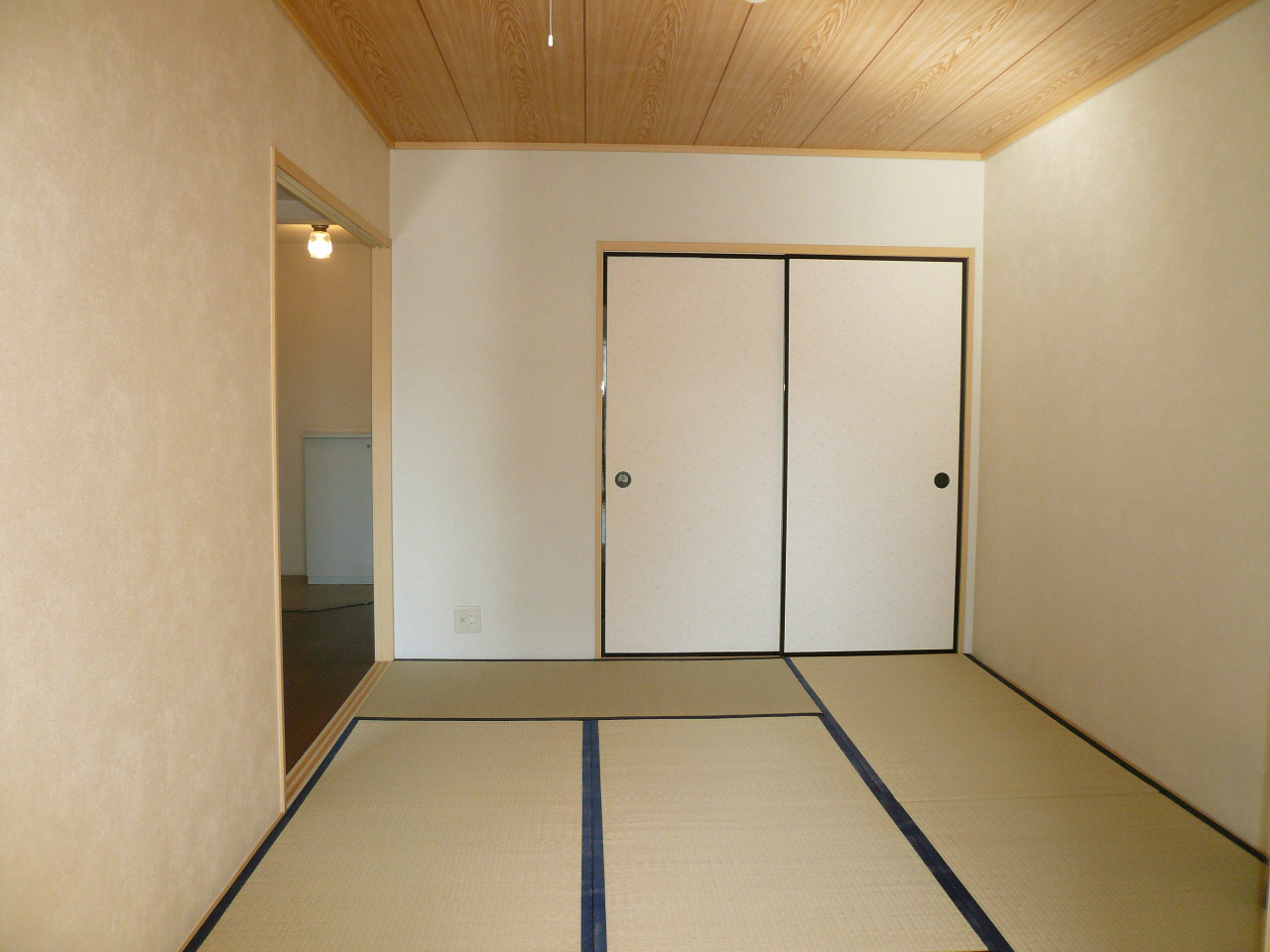 Other room space. Japanese-style room that can be used in multi-function are also popular