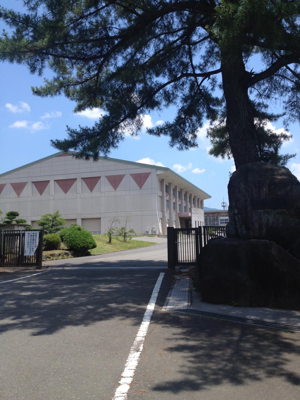 Junior high school. Inabe Municipal Hokusei until junior high school 1350m