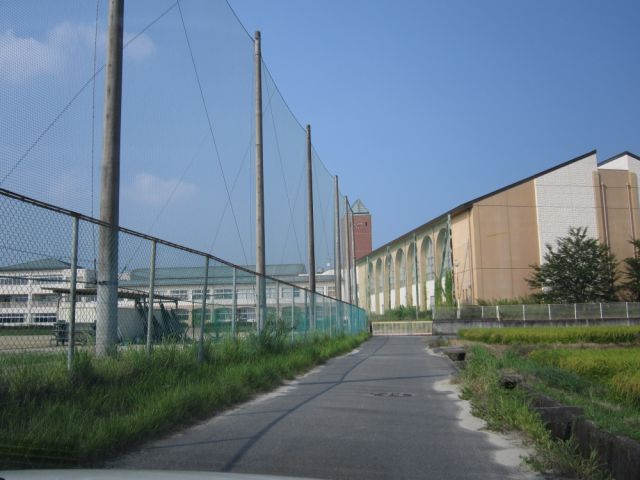 Junior high school. Municipal Inabe until junior high school (junior high school) 860m